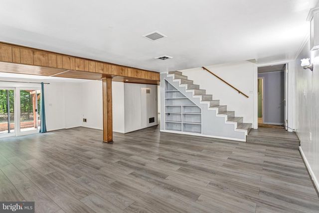 18355 SHARON RD, Triangle, VA 22172