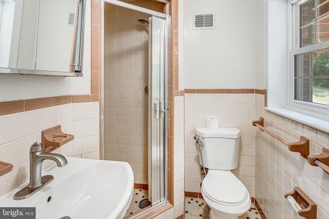 18355 SHARON RD, Triangle, VA 22172