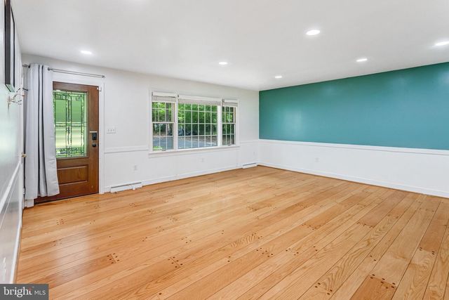 18355 SHARON RD, Triangle, VA 22172