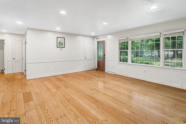 18355 SHARON RD, Triangle, VA 22172