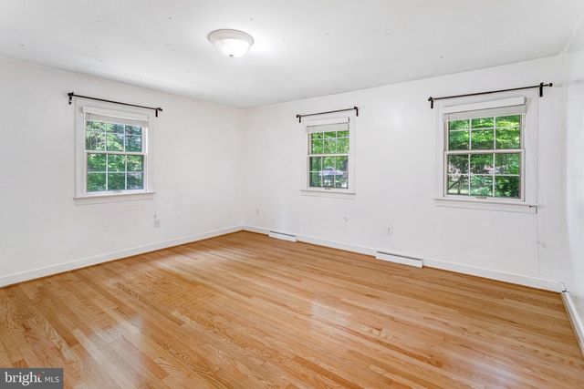 18355 SHARON RD, Triangle, VA 22172