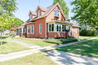 201 Sycamore Street E, Three Oaks, MI 49128