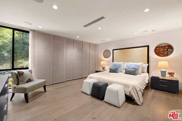 9305 Burton Way A, Beverly Hills, CA 90210
