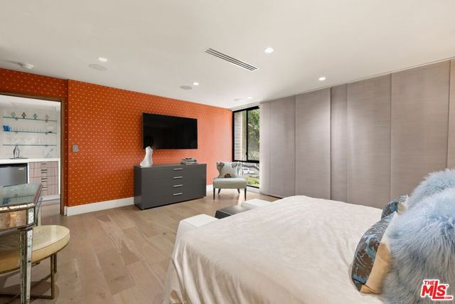 9305 Burton Way A, Beverly Hills, CA 90210