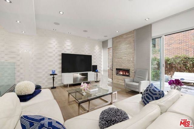 9305 Burton Way A, Beverly Hills, CA 90210