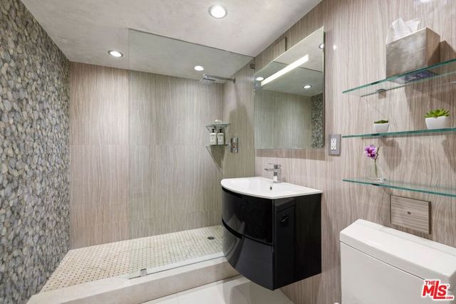 9305 Burton Way A, Beverly Hills, CA 90210