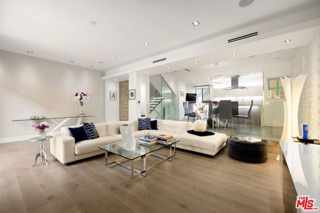 9305 Burton Way A, Beverly Hills, CA 90210