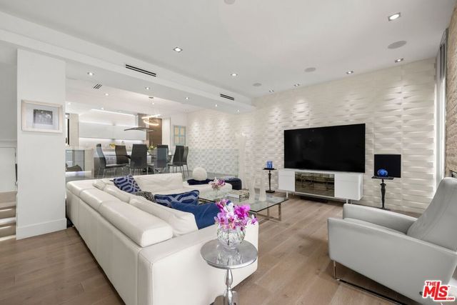 9305 Burton Way A, Beverly Hills, CA 90210