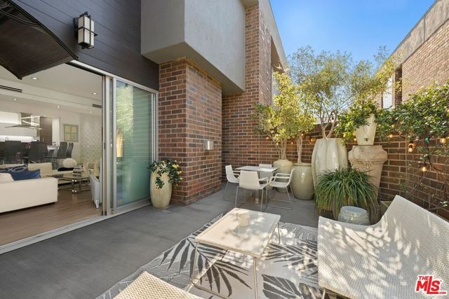 9305 Burton Way A, Beverly Hills, CA 90210