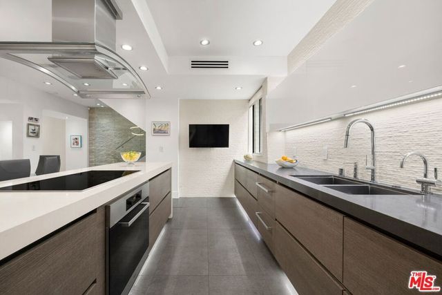 9305 Burton Way A, Beverly Hills, CA 90210