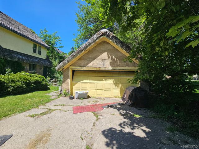303 Ottawa Drive, Pontiac, MI 48341