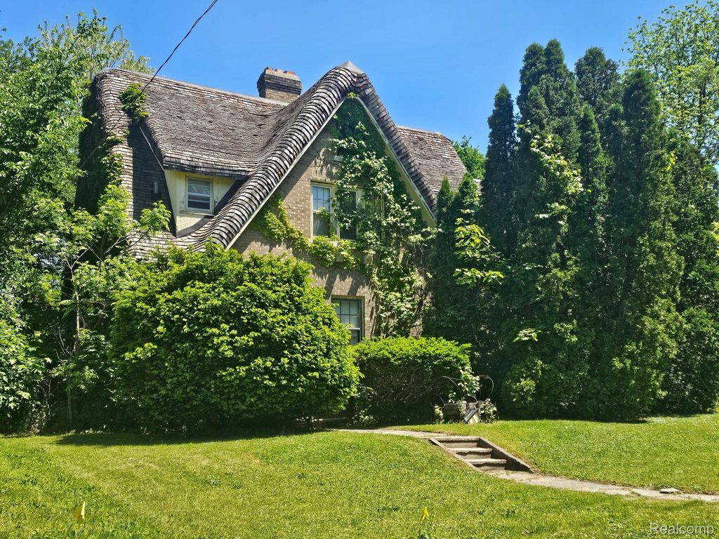 303 Ottawa Drive, Pontiac, MI 48341