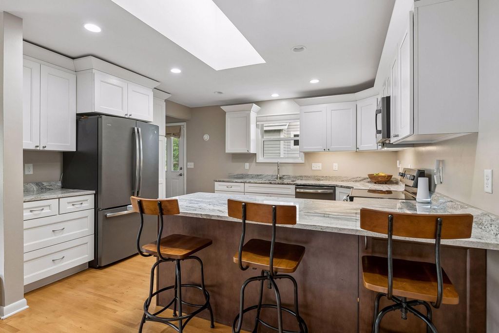 5829 Russell Avenue S, Minneapolis, MN 55410 — photo 5