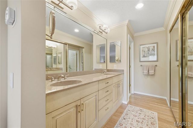 585 Coeur De Royale Drive 405, Creve Coeur, MO 63141