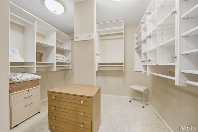 585 Coeur De Royale Drive 405, Creve Coeur, MO 63141