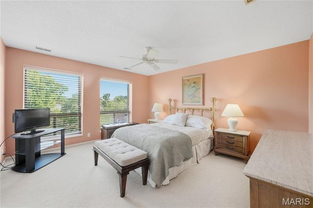 585 Coeur De Royale Drive 405, Creve Coeur, MO 63141