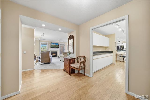 585 Coeur De Royale Drive 405, Creve Coeur, MO 63141