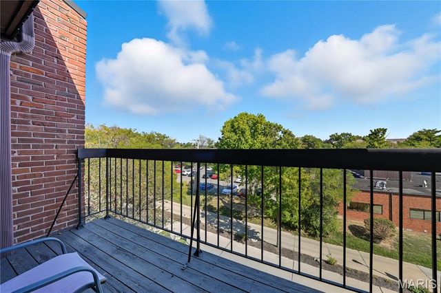 585 Coeur De Royale Drive 405, Creve Coeur, MO 63141