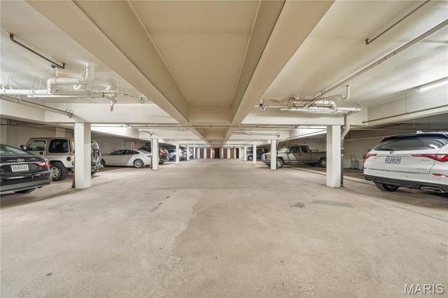 585 Coeur De Royale Drive 405, Creve Coeur, MO 63141