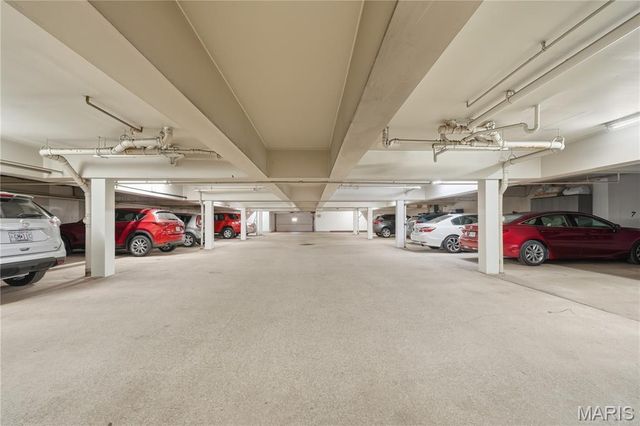 585 Coeur De Royale Drive 405, Creve Coeur, MO 63141