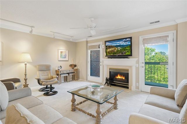 585 Coeur De Royale Drive 405, Creve Coeur, MO 63141