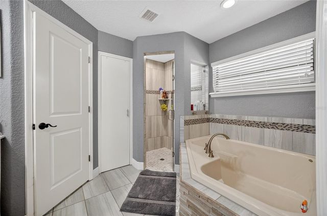 1324 OTTERS VIEW COURT, Fruitland Park, FL 34731