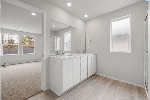 11324 Buckingham Dr, Pasco, WA 99301