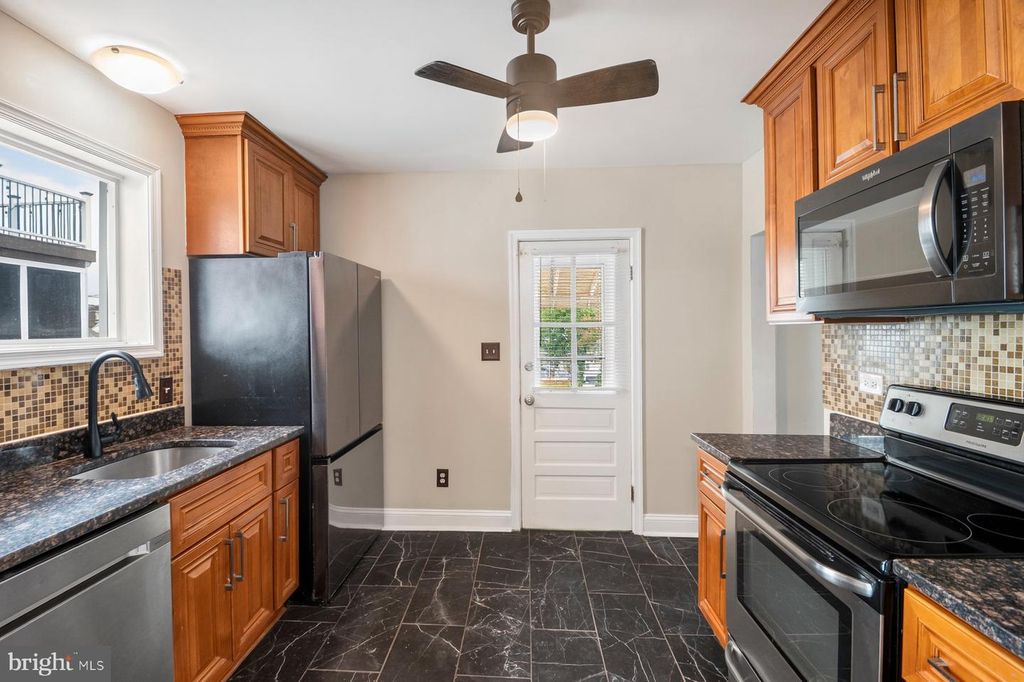 Image 15 of property listing at 7426 KENLEA AVE, Baltimore, MD 21236