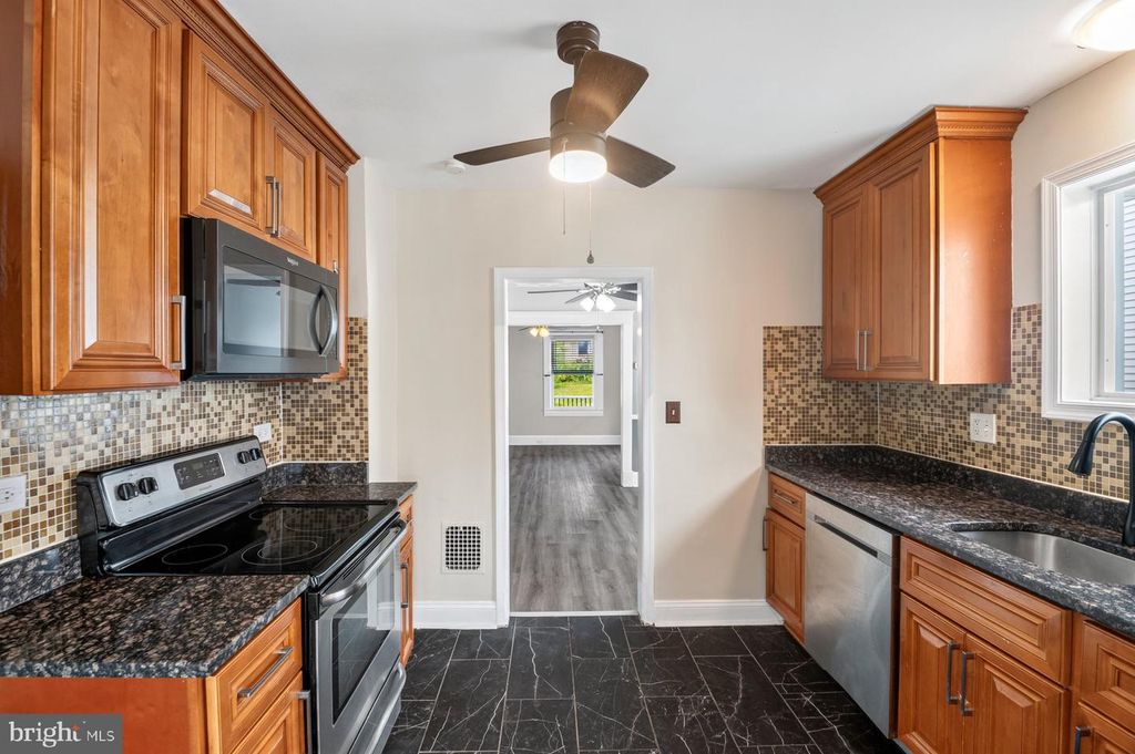 Image 16 of property listing at 7426 KENLEA AVE, Baltimore, MD 21236