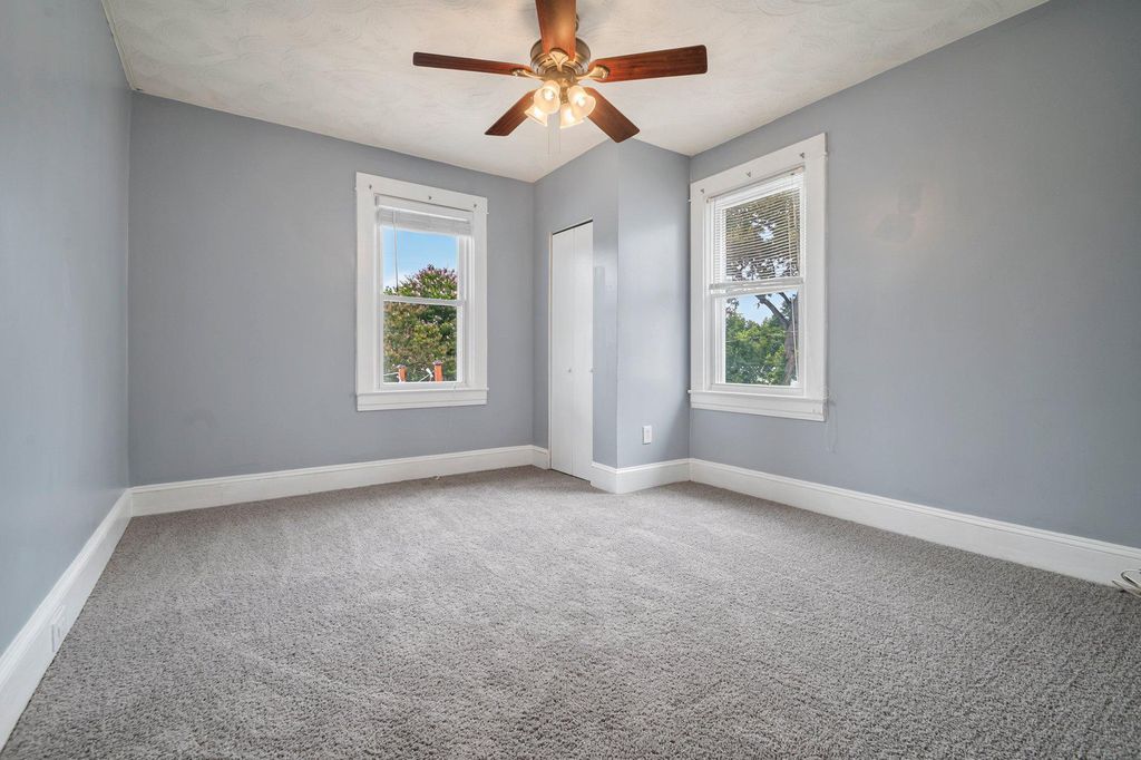 Image 18 of property listing at 7426 KENLEA AVE, Baltimore, MD 21236