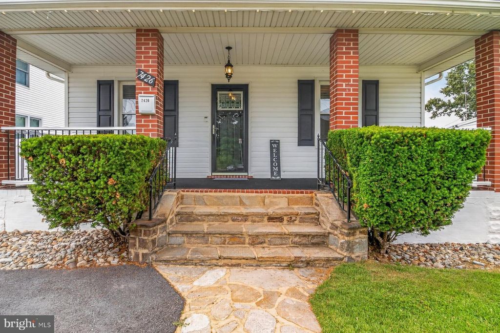 Image 6 of property listing at 7426 KENLEA AVE, Baltimore, MD 21236