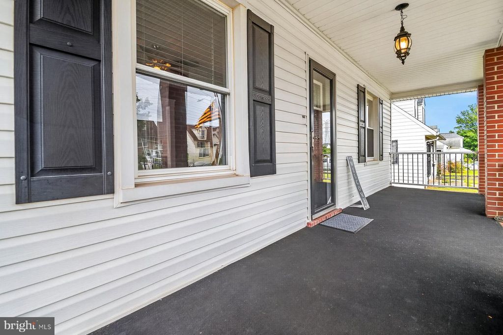 Image 7 of property listing at 7426 KENLEA AVE, Baltimore, MD 21236