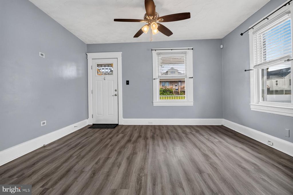 Image 8 of property listing at 7426 KENLEA AVE, Baltimore, MD 21236