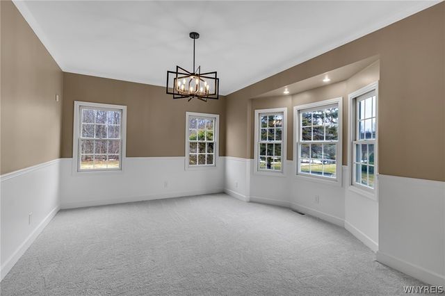 9 Hazelwood Lane, Grand Island, NY 14072