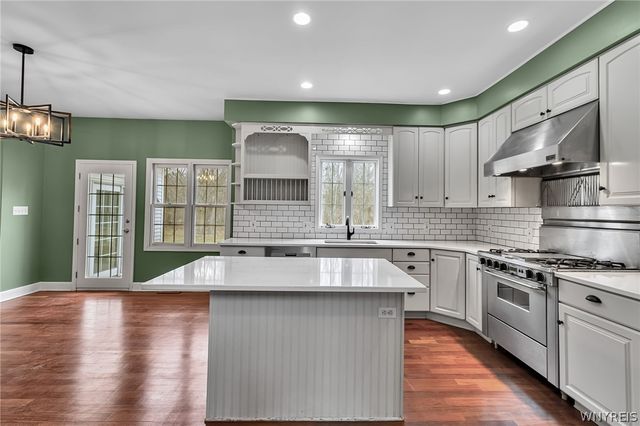 9 Hazelwood Lane, Grand Island, NY 14072