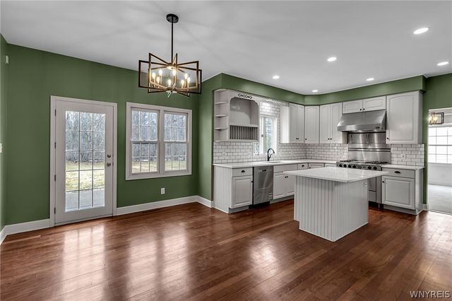 9 Hazelwood Lane, Grand Island, NY 14072