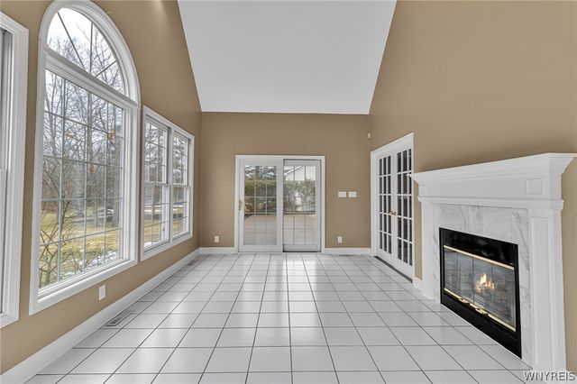 9 Hazelwood Lane, Grand Island, NY 14072