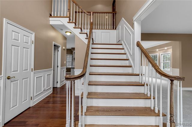 9 Hazelwood Lane, Grand Island, NY 14072