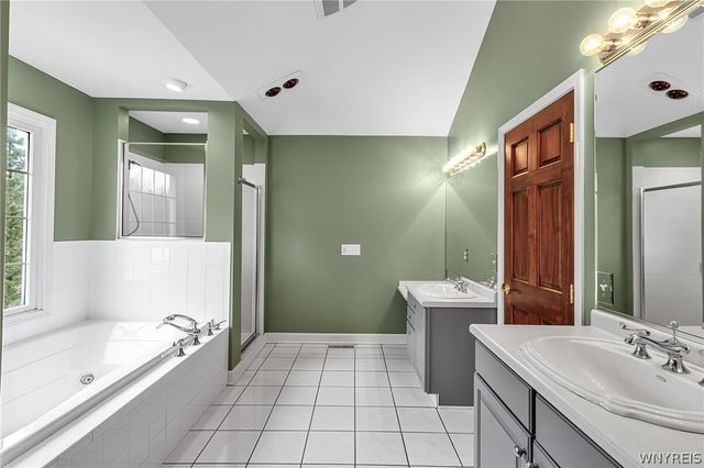 9 Hazelwood Lane, Grand Island, NY 14072
