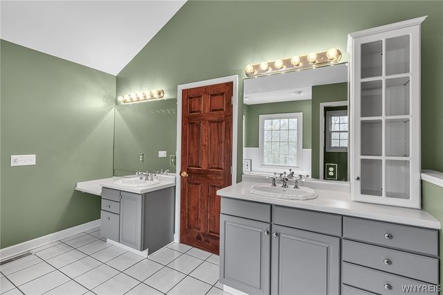 9 Hazelwood Lane, Grand Island, NY 14072