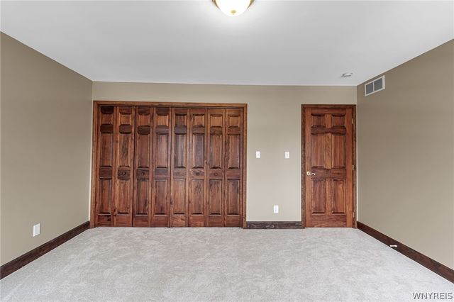 9 Hazelwood Lane, Grand Island, NY 14072