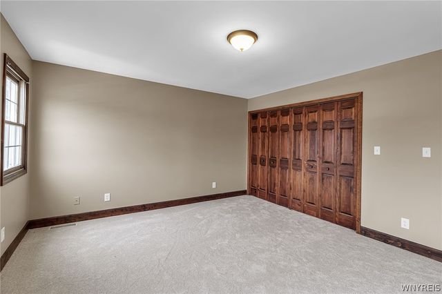 9 Hazelwood Lane, Grand Island, NY 14072
