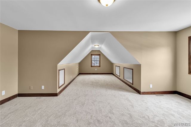 9 Hazelwood Lane, Grand Island, NY 14072
