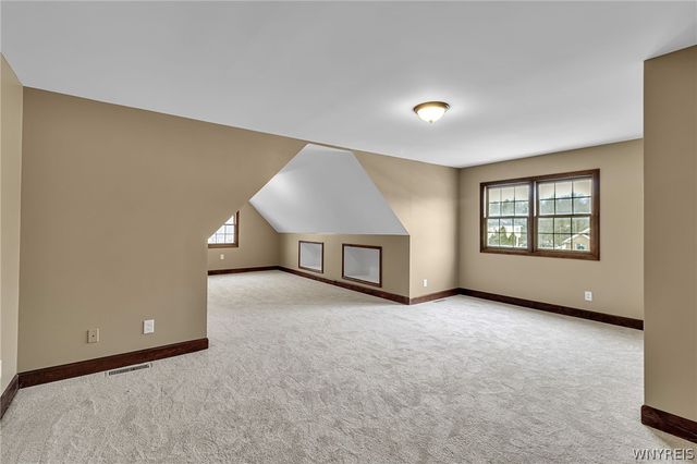 9 Hazelwood Lane, Grand Island, NY 14072
