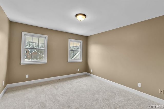 9 Hazelwood Lane, Grand Island, NY 14072