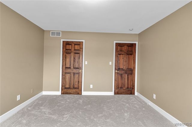 9 Hazelwood Lane, Grand Island, NY 14072