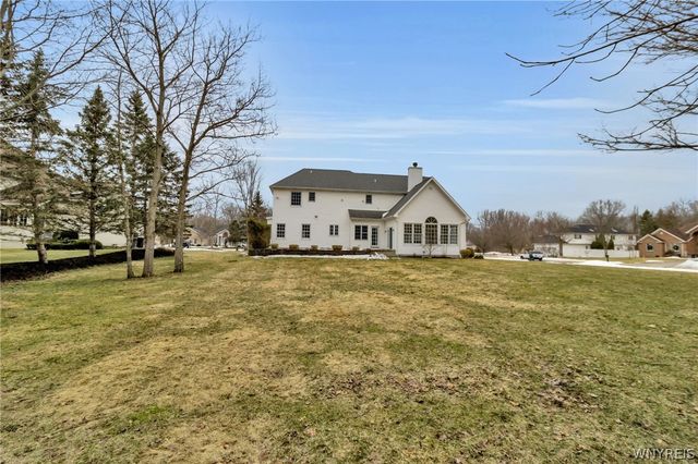 9 Hazelwood Lane, Grand Island, NY 14072