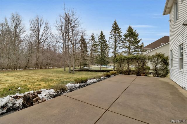 9 Hazelwood Lane, Grand Island, NY 14072