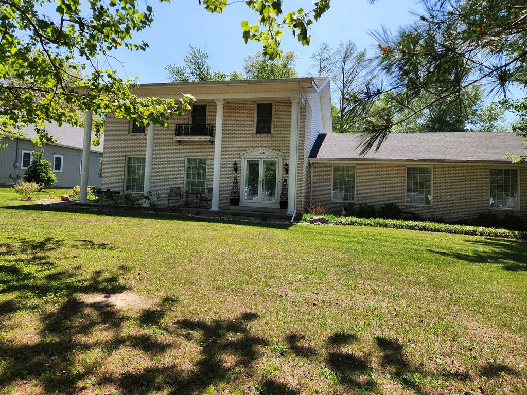 Image 2 of property listing at 766 Fairfield Road, Mt Vernon, IL 62864