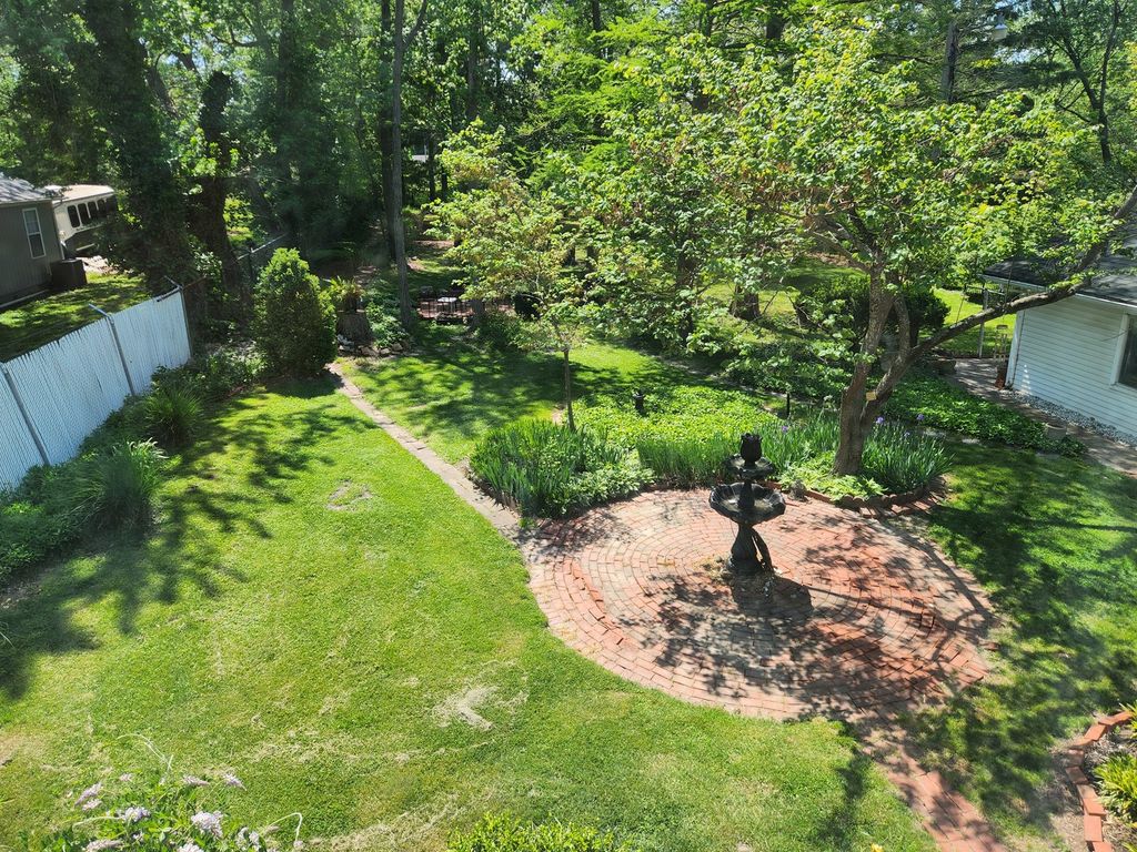 Image 11 of property listing at 766 Fairfield Road, Mt Vernon, IL 62864